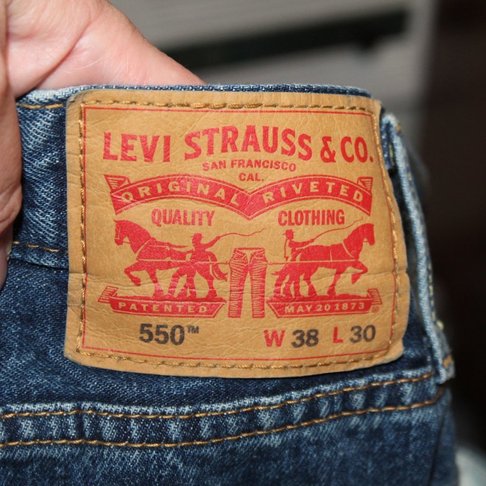 NWT Levis 505 Relaxed Men size 38 x 30_6